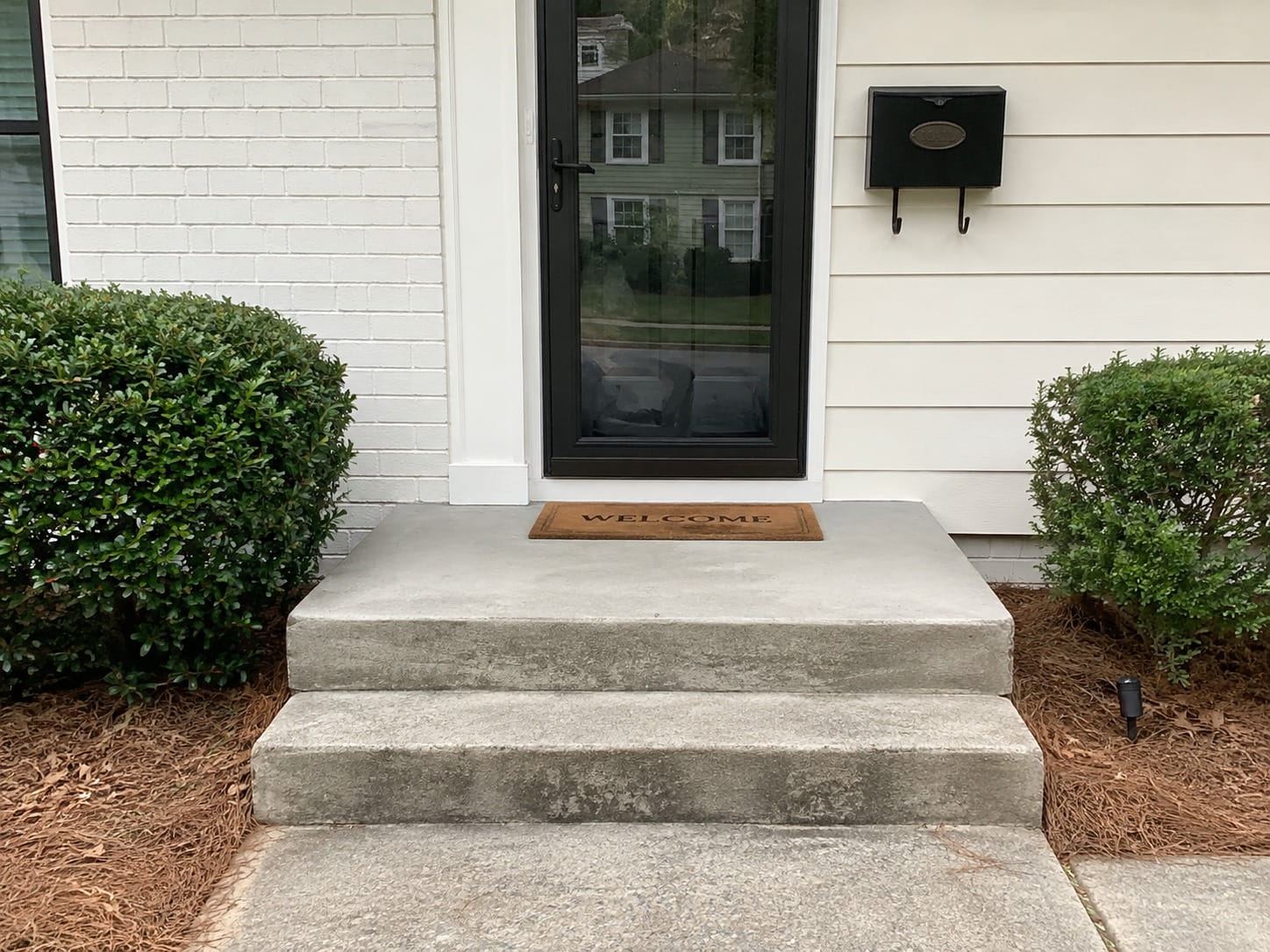 Concrete steps and stoop contractors at work in Atlanta